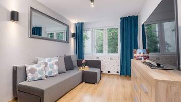 Een televisie en een kantoor