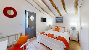 Classic Double Room, Garden View | Iron/ironing board, free WiFi - Casa Lucia (Caniles)