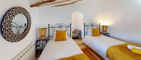 Comfort Twin Room | Iron/ironing board, free WiFi
