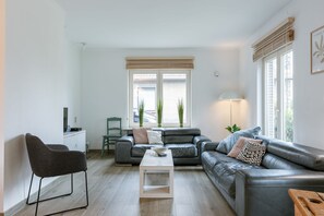 House, Accessible | 3 bedrooms, desk, Internet - Holiday Home in Quiet Neighbourhood in De Panne (De Panne)