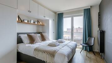 Apartment | 2 bedrooms, desk, Internet