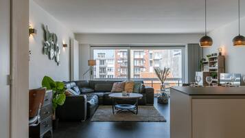 Apartment | 2 bedrooms, desk, Internet