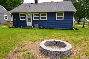3 bedrooms, Internet - 5 min Walk to Notre Dame Modern Home 517 (South Bend)