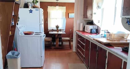 Farmhouse sleeps 2 -6 in the Allegheny National Forest outside Bradford Pa