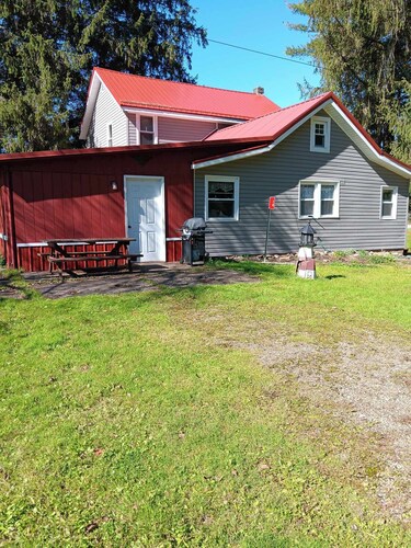  Farmhouse sleeps 2 -6  in the Allegheny National Forest outside Bradford Pa