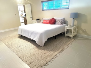 3 bedrooms, desk, iron/ironing board, travel crib