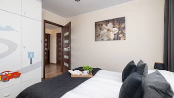 3 bedrooms, bed sheets