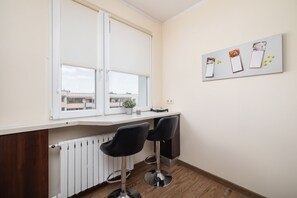 Microwave, dishwasher, cookware/dishes/utensils - 3 Bedroom Apartment Kraków by Renters (Kraków)