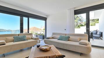 Villa (Five Bedroom Villa with Private Pool) | Salle de séjour