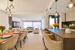 빌라 (Five Bedroom Villa with Private Pool) | 다이닝룸