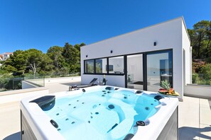 빌라 (Five Bedroom Villa with Private Pool) | 전용 스파 욕조