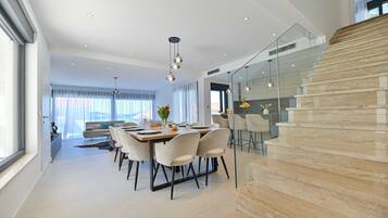 Villa (Five Bedroom Villa with Private Pool) | Ruang tamu