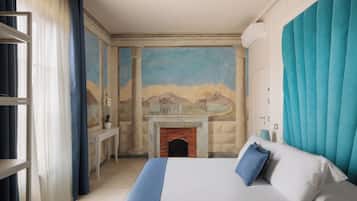 Deluxe Double Room, Courtyard View | 1 bedroom, minibar, in-room safe, desk