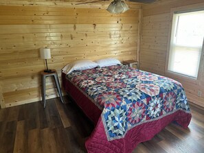 1 bedroom, free WiFi, bed sheets - Unit B Country home apartment near Warrensburg (Warrensburg)