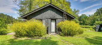 Highland 1850s Studio Barn on Sprawling 4.5 Acres!