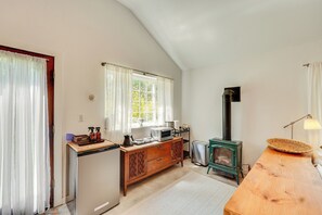 Interior - Highland 1850s Studio Barn on Sprawling 4.5 Acres! (Highland)