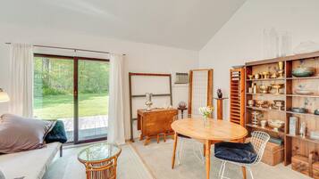 Apartment (0 Bedroom) | Interior