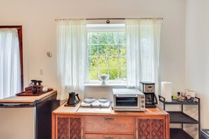 Interior - Highland 1850s Studio Barn on Sprawling 4.5 Acres! (Highland)