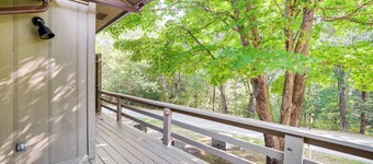 Bella Vista Townhome w/ Deck Near Back 40 Trail!