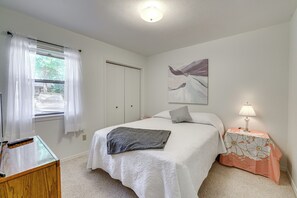 Apartment (2 Bedrooms) | Interior - Bella Vista Townhome w/ Deck Near Back 40 Trail! (Bella Vista)