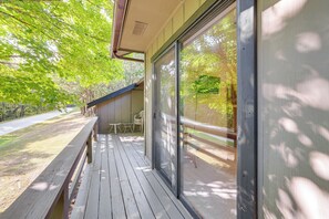 Apartment (2 Bedrooms) | Interior - Bella Vista Townhome w/ Deck Near Back 40 Trail! (Bella Vista)