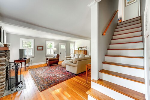 2 Mi to Dtwn: 2-acre Retreat w/ Large Yard!