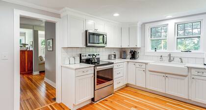 2 Mi to Dtwn: 2-acre Retreat w/ Large Yard!