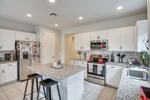 House (4 Bedrooms) | Interior