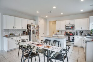 House (4 Bedrooms) | Interior