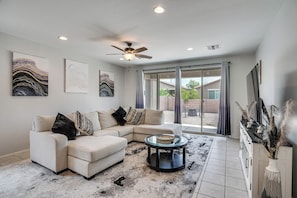 House (4 Bedrooms) | Interior