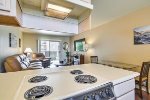 A kitchen with a stove, dining area, and seating. - 1 Mi to Beach: Lake Havasu City Condo w/ Balcony (Lake Havasu City)