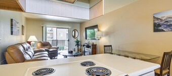 1 Mi to Beach: Lake Havasu City Condo w/ Balcony