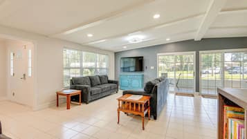 House (5 Bedrooms) | Interior