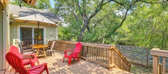 Deck & Greenbelt Access: Lovely Austin Home