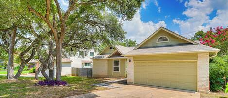 House (4 Bedrooms) | Front of property