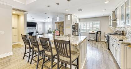 Game Room, Pool! Family Home 25 Mi to Disneyland