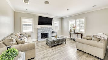 House (4 Bedrooms) | Interior