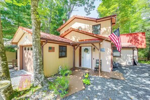 House (3 Bedrooms) | Interior - 6 Mi to Grandfather Mtn: Peaceful Getaway w/ Grill (Newland)