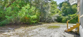 Crescent City Home w/ Charcoal Grill: Near 3 Lakes