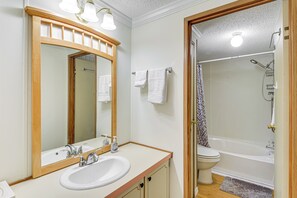 House (3 Bedrooms) | Interior - Crescent City Home w/ Charcoal Grill: Near 3 Lakes (Crescent City)