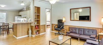 Crescent City Home w/ Charcoal Grill: Near 3 Lakes