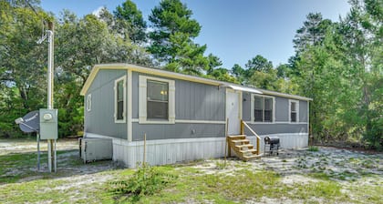 Crescent City Home w/ Charcoal Grill: Near 3 Lakes