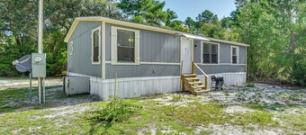 Crescent City Home w/ Charcoal Grill: Near 3 Lakes