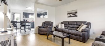 Quiet Dry Ridge Home w/ Yard - Near Ark Encounter!