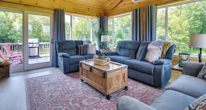 Mountain-view Maine Cabin: Ski, Hike & Bike!