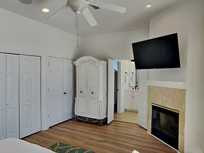 5 bedrooms, iron/ironing board, WiFi, bed sheets