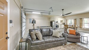 A spacious living area with a leather couch, a patterned rug, and a dining table. - Quiet Lake Gladewater Getaway w/ Dock & Kayaks! (Gladewater)