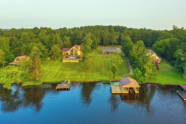 House (1 Bedroom) | Interior - Quiet Lake Gladewater Getaway w/ Dock & Kayaks! (Gladewater)