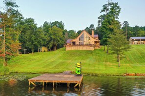 House (3 Bedrooms) | Interior - Lakefront Gladewater Retreat w/ Dock + Hot Tub! (Gladewater)
