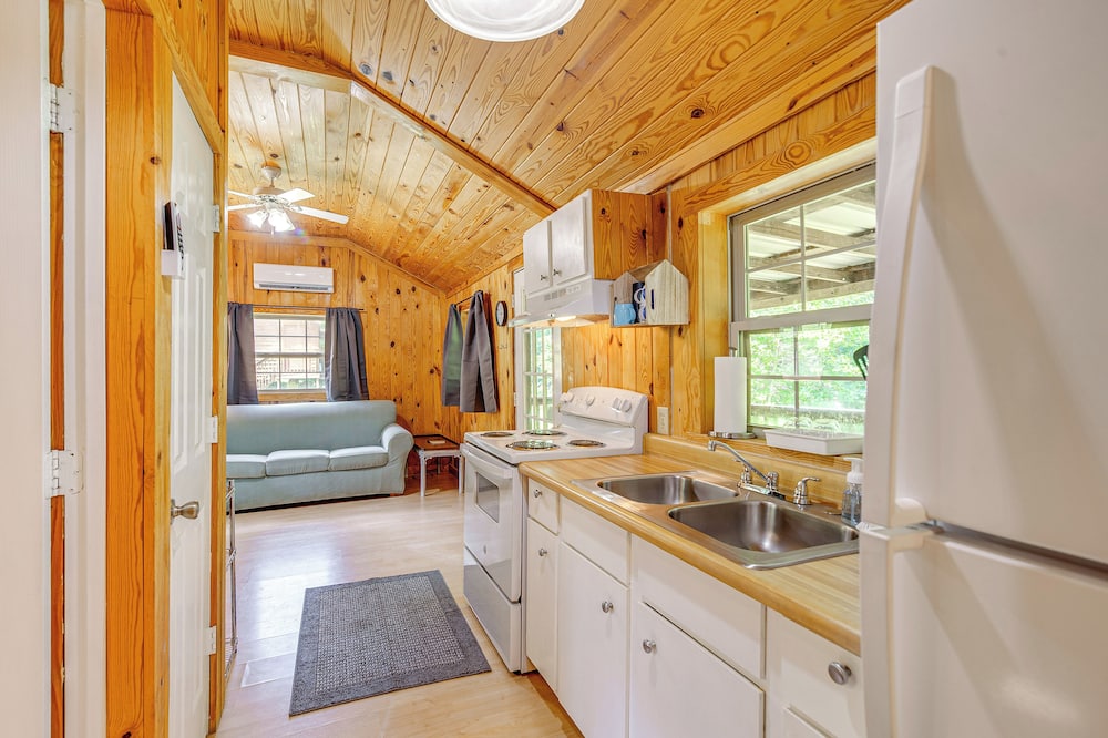 Serene Clarkson Cabin ~ 4 Mi to Nolin Lake Access! - Clarkson, KY